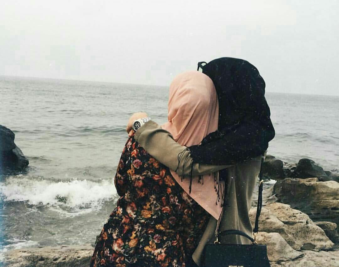 Hijab girls kissing and nude
