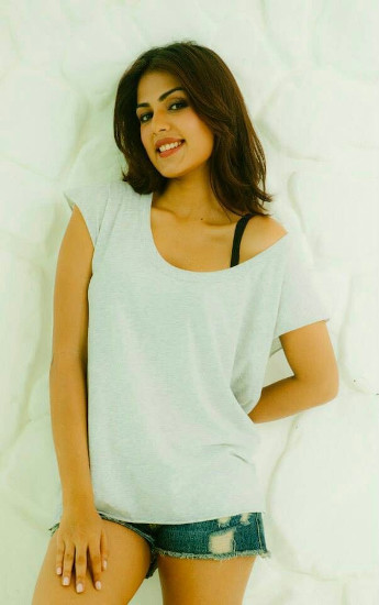 rhea chakraborty profile pictures